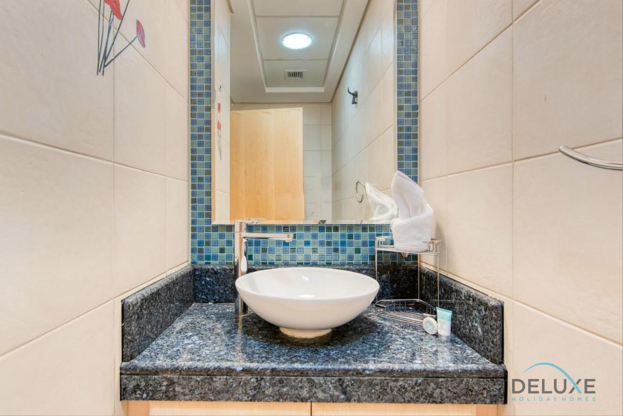 Lively 1 Bedroom At Al Nabat Shoreline 8 Palm Jumeirah By Deluxe Holiday Homes Дубай Экстерьер фото